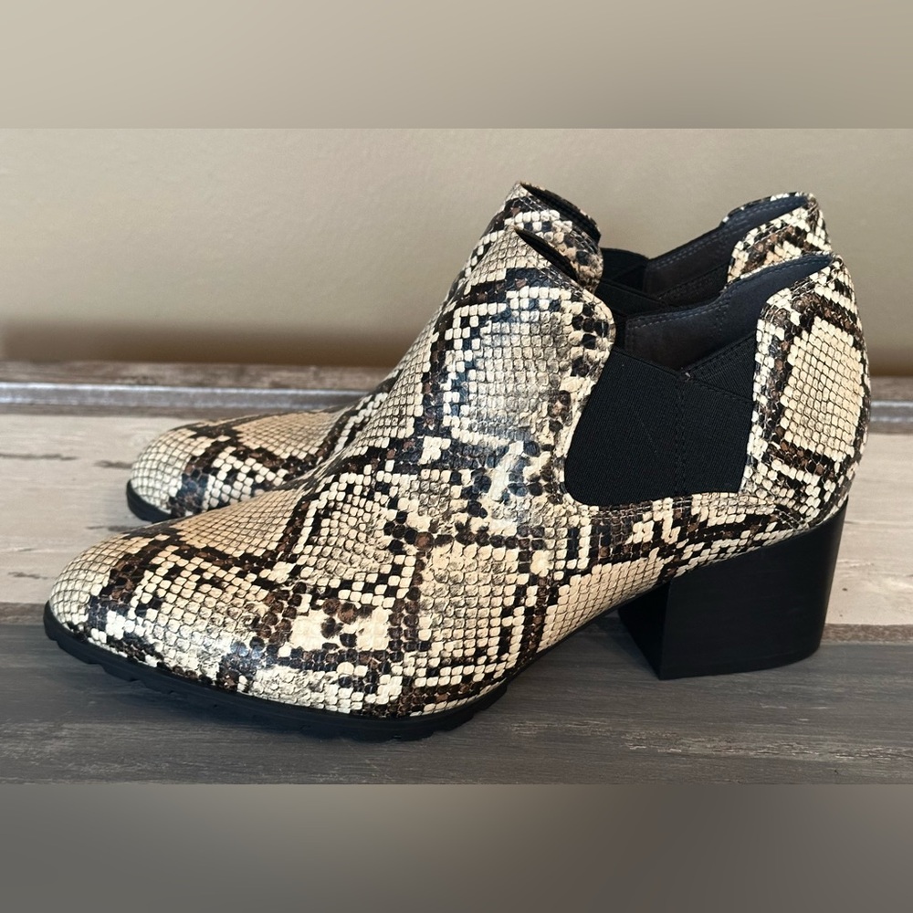 Vionic‎ Belmont Snakeskin Embossed Leather Ankle Booties Neutral 7.5